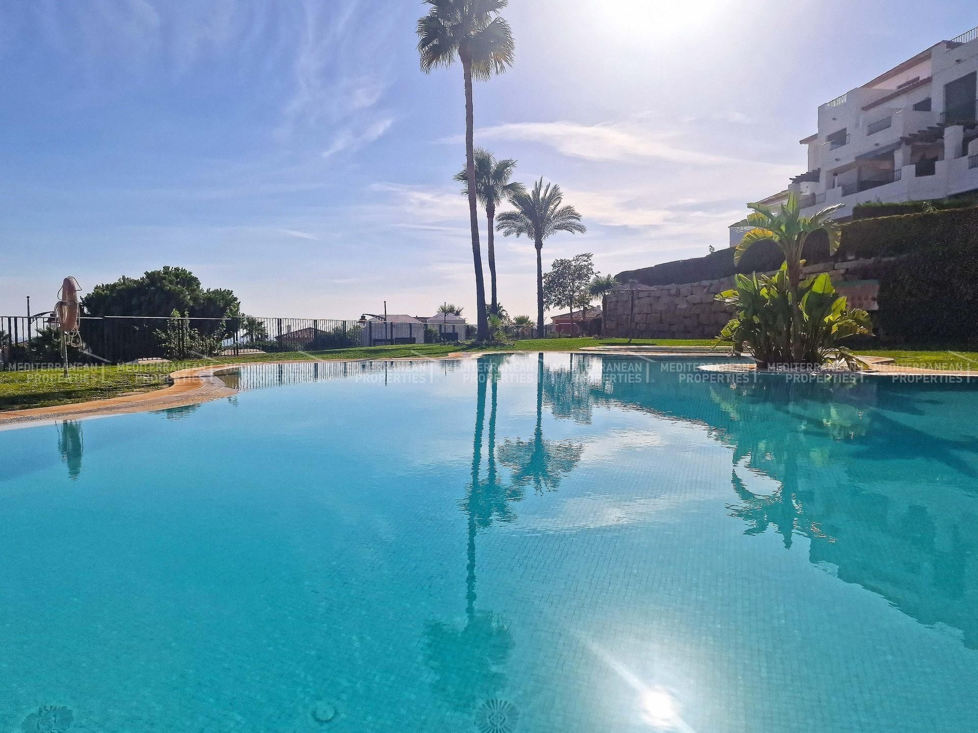 Piscina de Apartament en venda en Finestrat amb Aire condicionat, Jardí privat i Terrassa