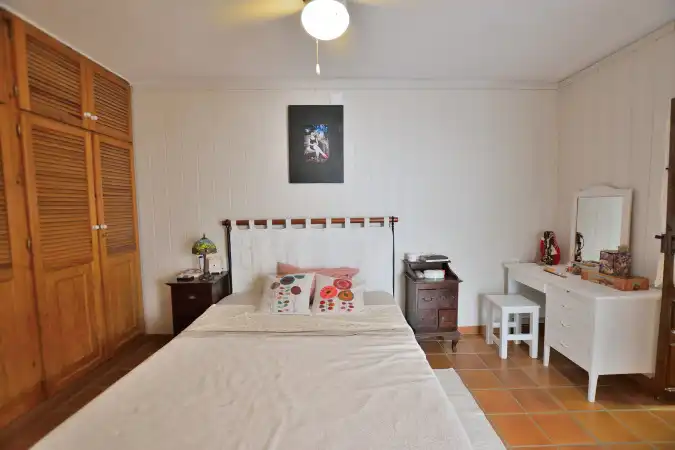 Habitación de Casa adosada en venta en Benaoján con Calefacción, Terraza y Jacuzzi