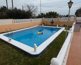 Piscina de Casa o xalet en venda en Castellón de la Plana / Castelló de la Plana amb Aire condicionat, Jardí privat i Terrassa