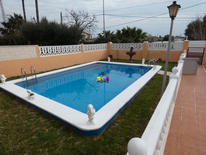 Piscina de Casa o xalet en venda en Castellón de la Plana / Castelló de la Plana amb Aire condicionat, Jardí privat i Terrassa