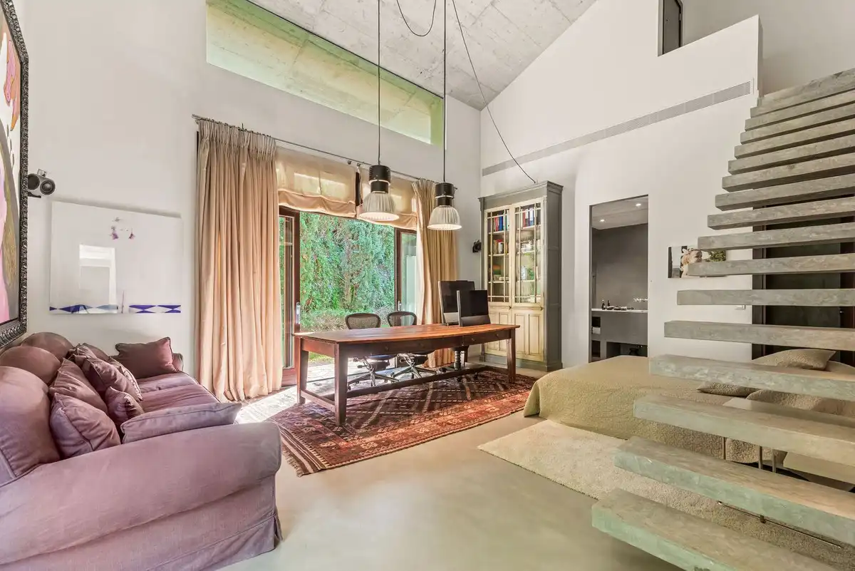 Wohnzimmer von Haus oder Chalet zum Verkauf in Benahavís mit Klimaanlage, Privatgarten und Terrasse