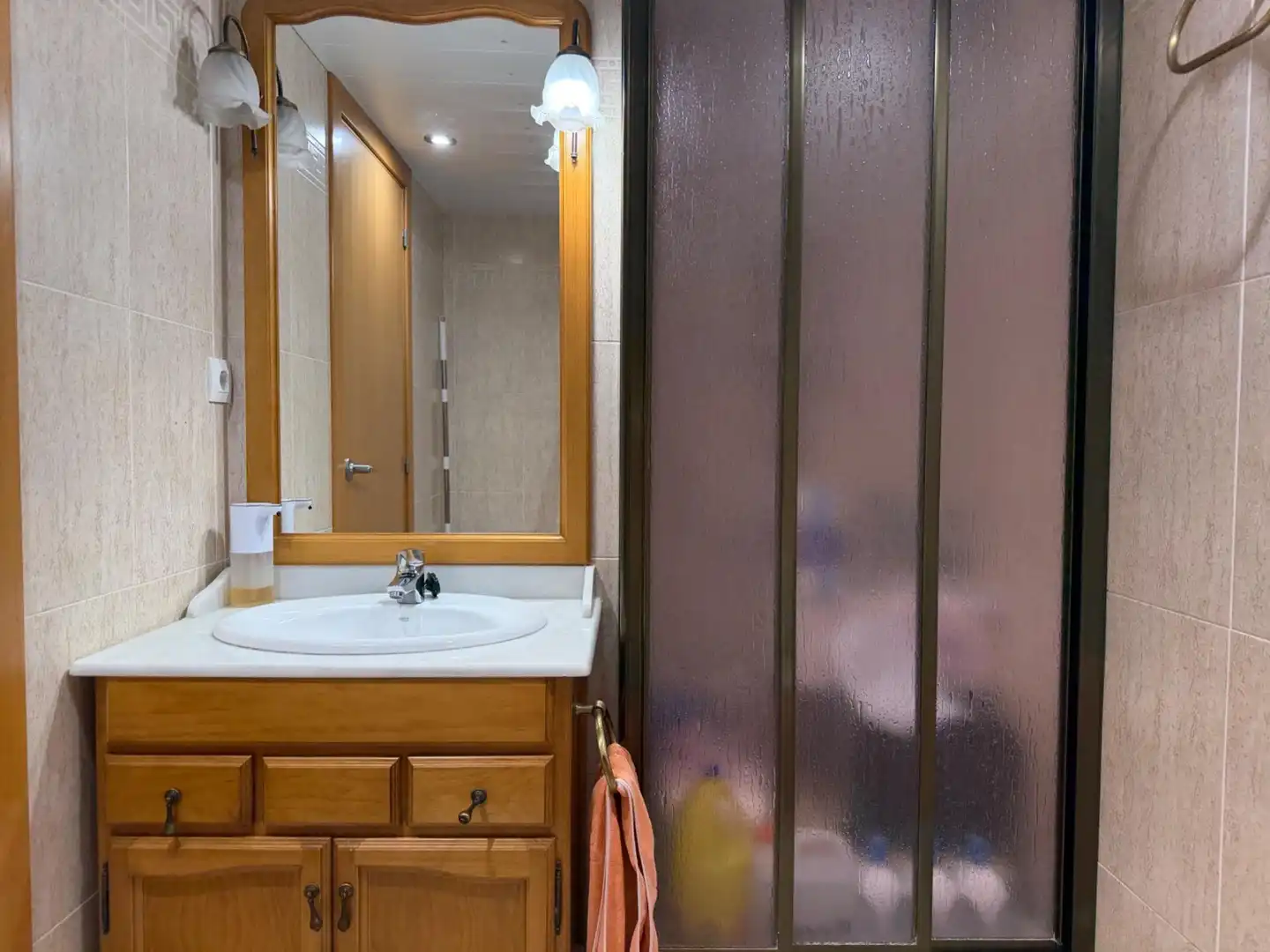 Badezimmer von Wohnung zum Verkauf in Mataró mit Klimaanlage, Heizung und Parkett