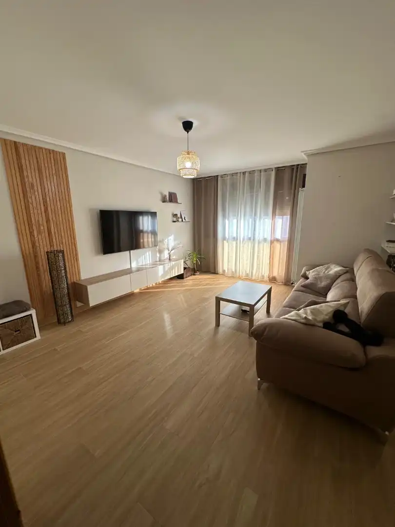 Sala de estar de Casa adosada en venta en Nájera con Calefacción, Jardín privado y Parquet