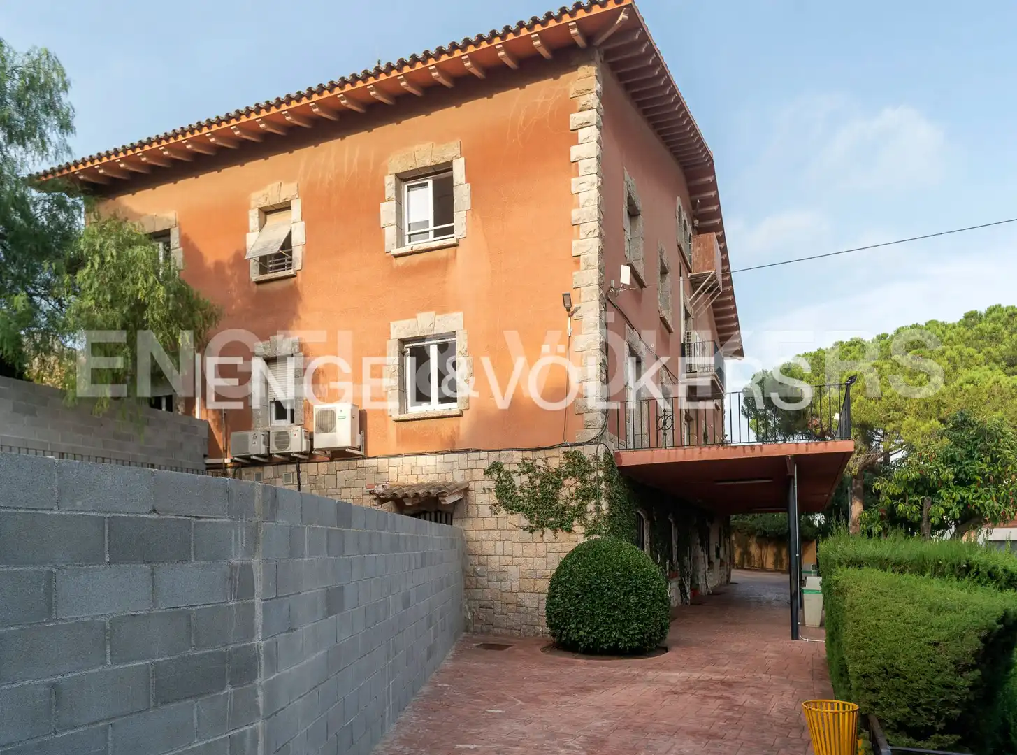 Vista exterior de Casa o xalet en venda en Barcelona amb Calefacció, Jardí privat i Terrassa