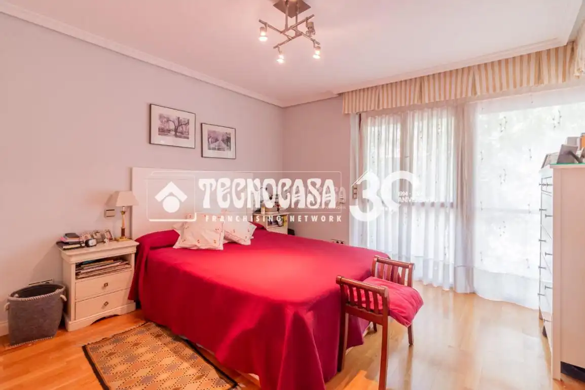 Dormitori de Casa adosada en venda en Madrid amb Aire condicionat, Calefacció i Terrassa