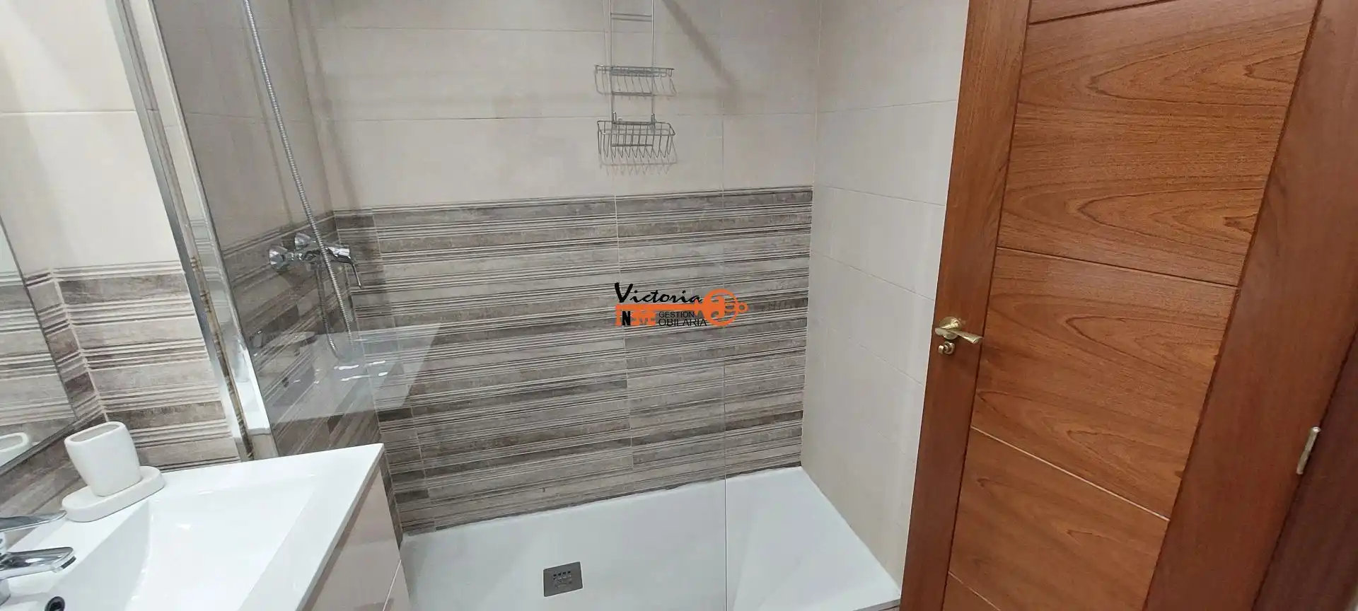 Baño de Dúplex en venta en Castro-Urdiales con Calefacción, Trastero y Piscina comunitaria