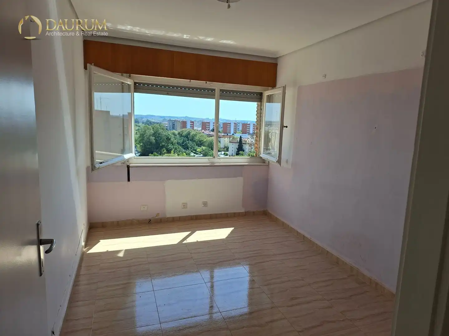 Bedroom of Flat for sale in Sevilla  with Air Conditioner, Heating and Terrace