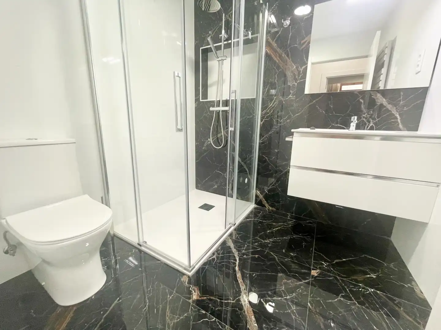 Bathroom of Flat for rent in Pinto  with Air Conditioner, Heating and Oven