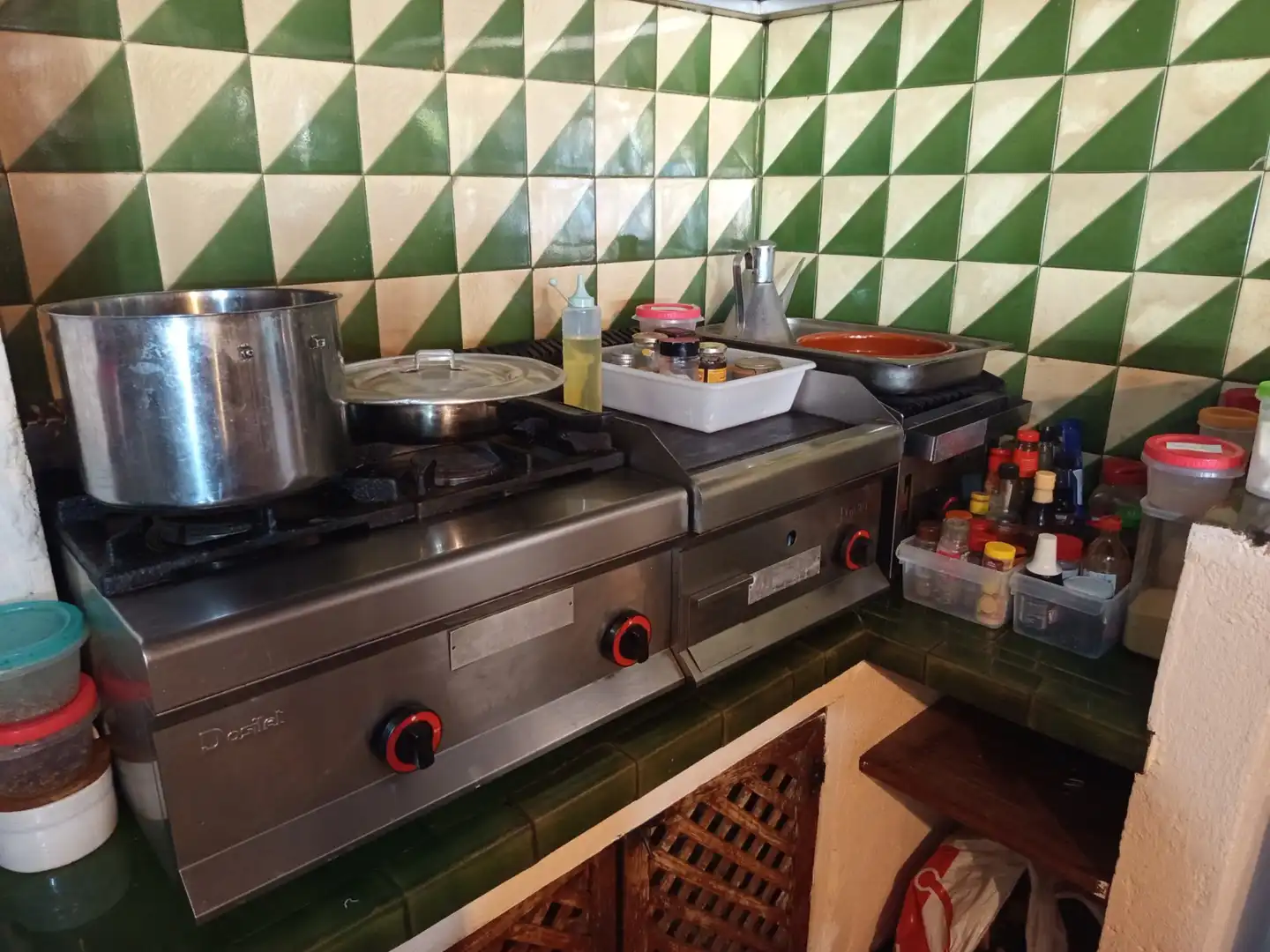 Cuina de Local en traspas en Vila-seca amb Aire condicionat, Calefacció i Terrassa