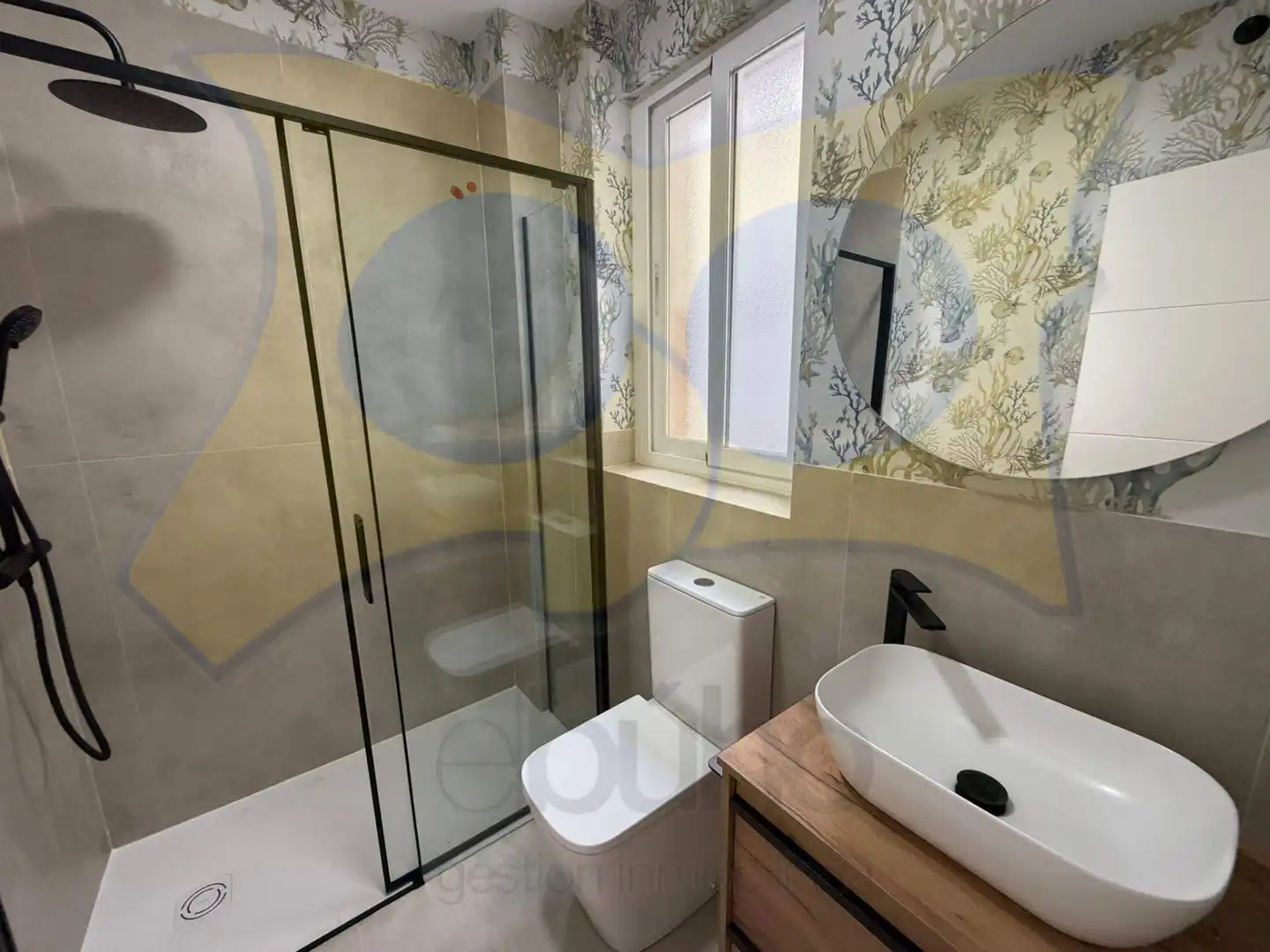 Bathroom of Flat for rent in Salamanca  with Heating, Parquet flooring and Oven