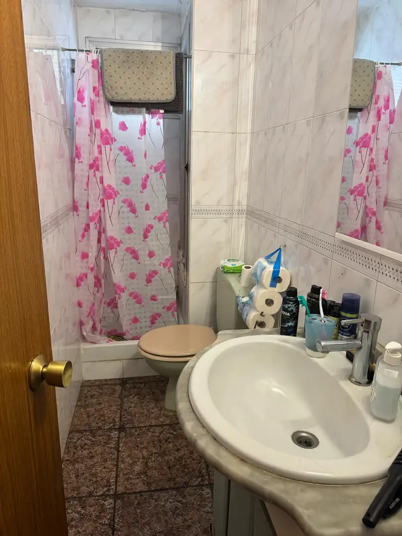 Baño de Piso en venta en L'Hospitalet de Llobregat con Balcón