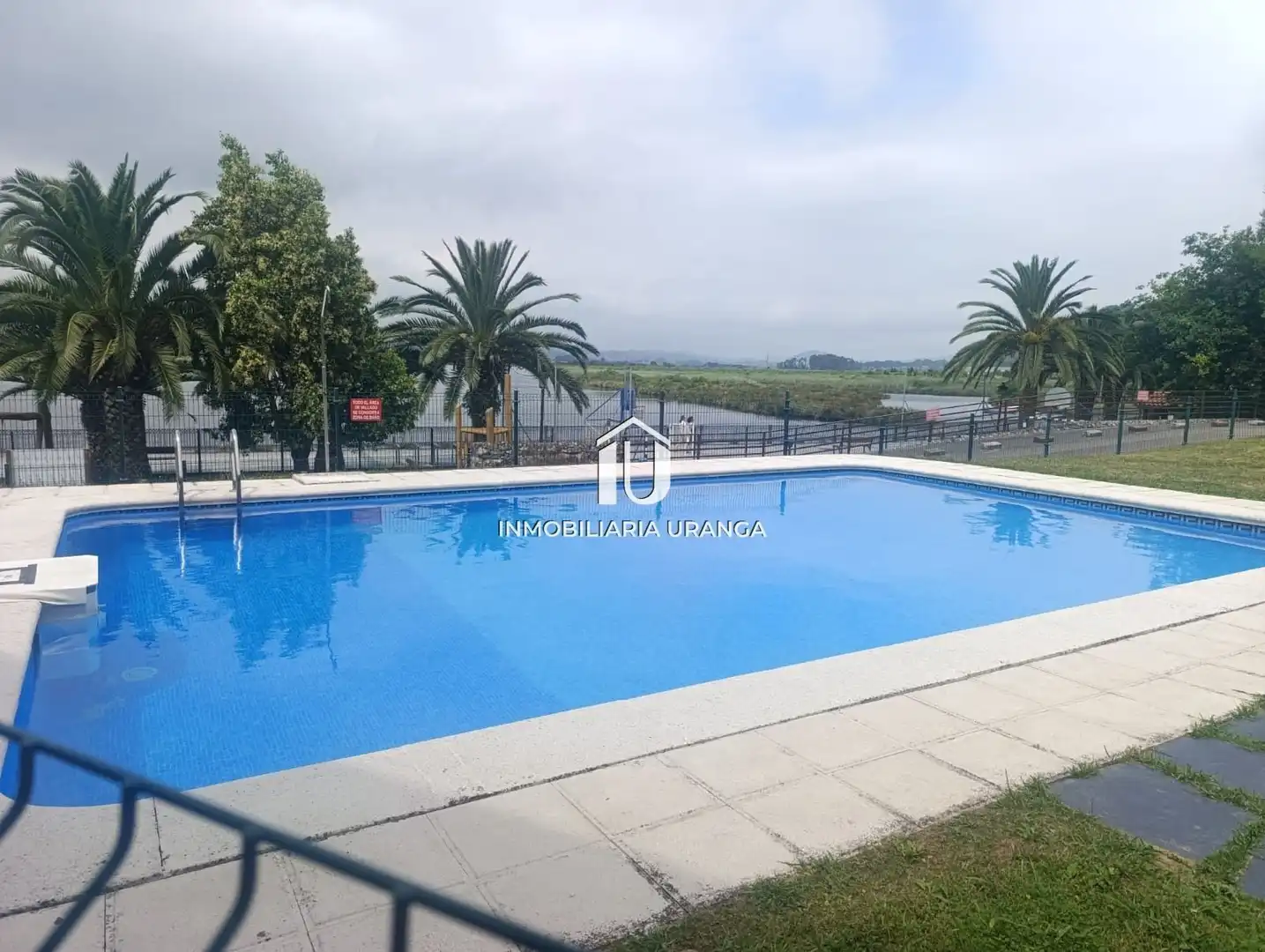Piscina de Piso en venta en Limpias con Calefacción, Terraza y Piscina comunitaria