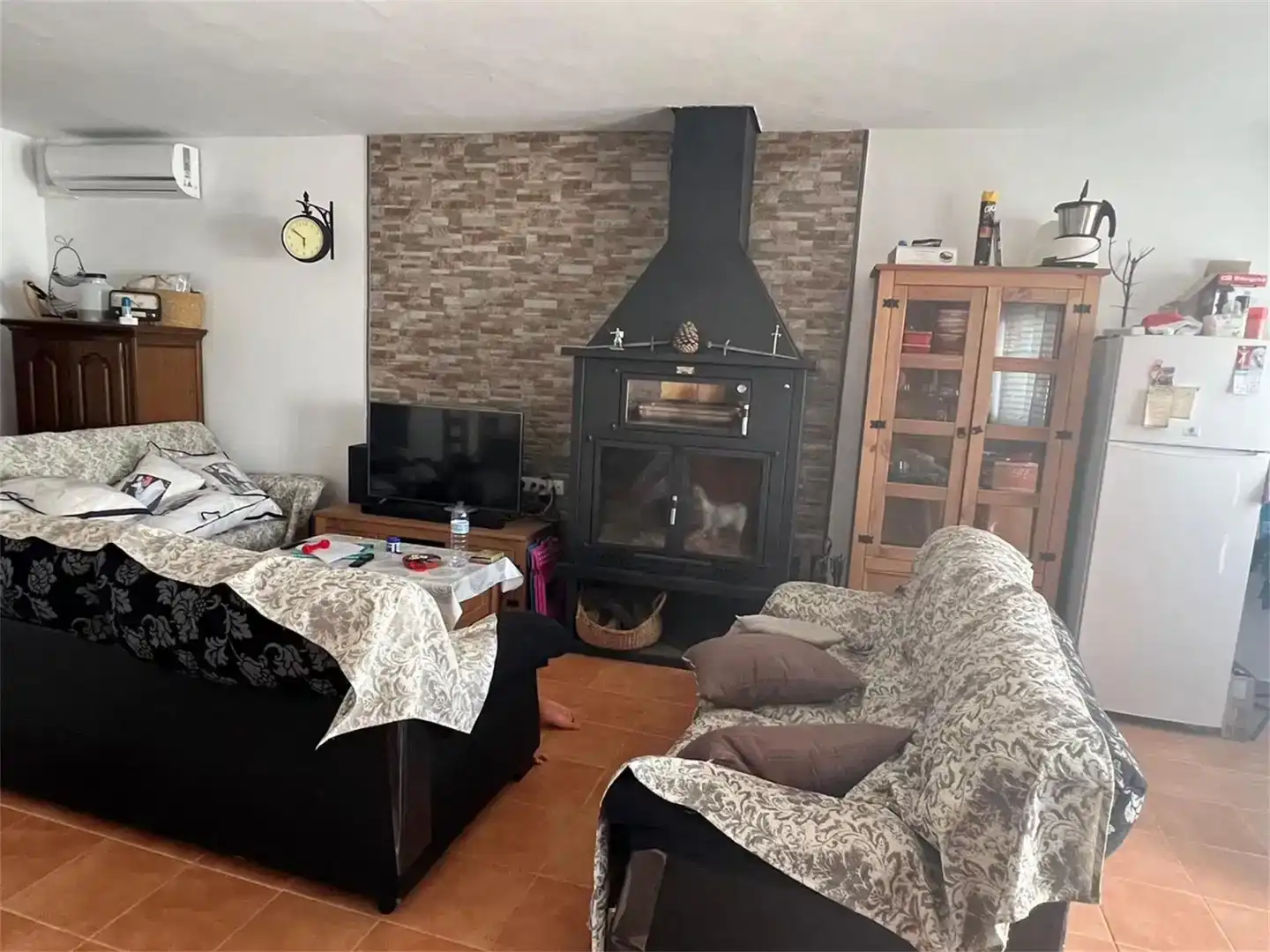 Wohnzimmer von Erdgeschoss zum Verkauf in Enix mit Klimaanlage