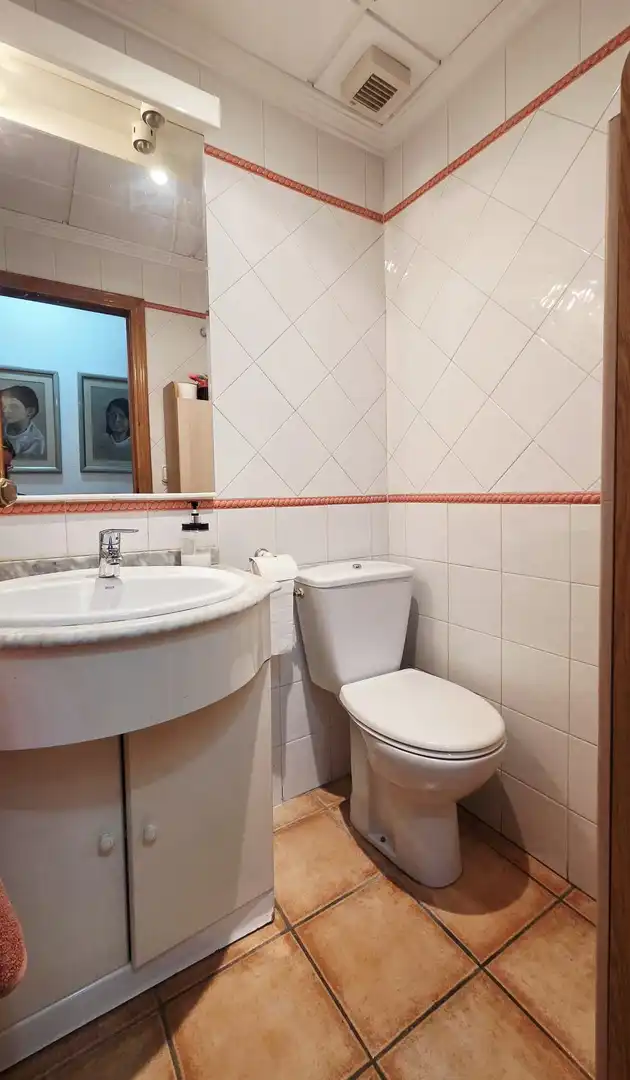 Baño de Piso en venta en Benidorm con Aire acondicionado, Terraza y Piscina comunitaria