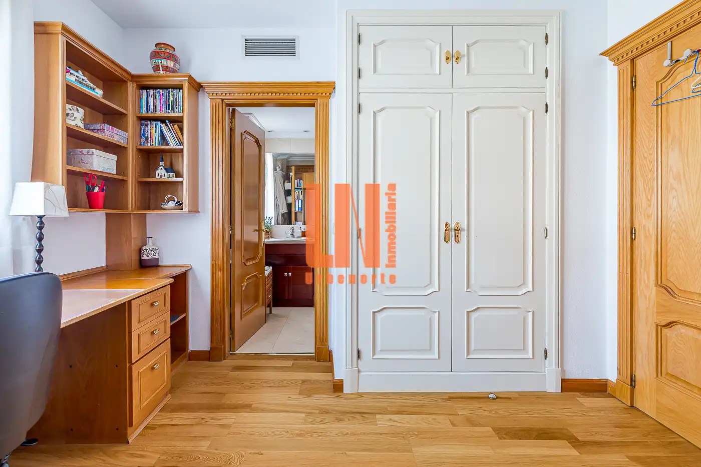 Habitación de Casa adosada en venta en Madrid con Aire acondicionado, Calefacción y Jardín privado