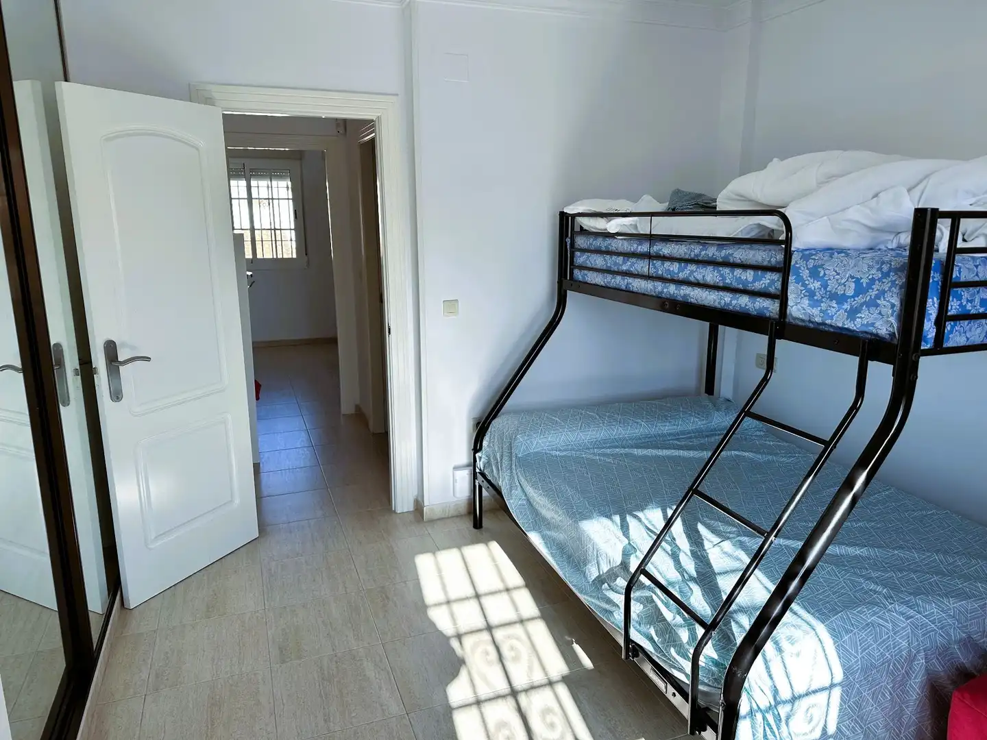 Habitación de Casa adosada en venta en Salobreña con Aire acondicionado, Calefacción y Terraza