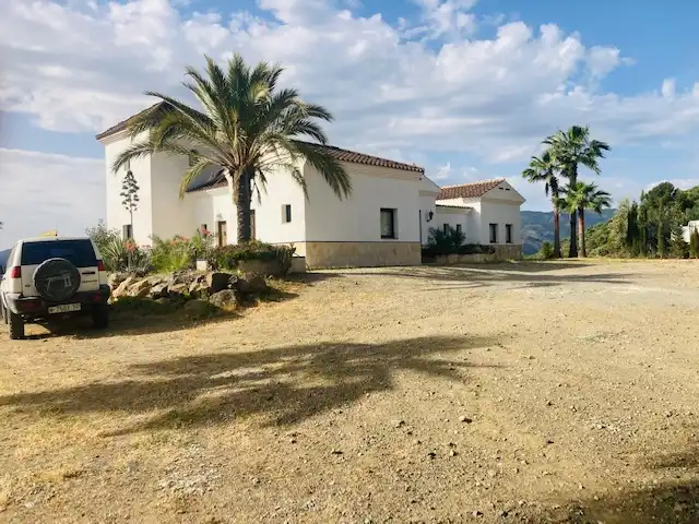 Inmuebles singulares con piscina en venta en Alozaina, imagen 4