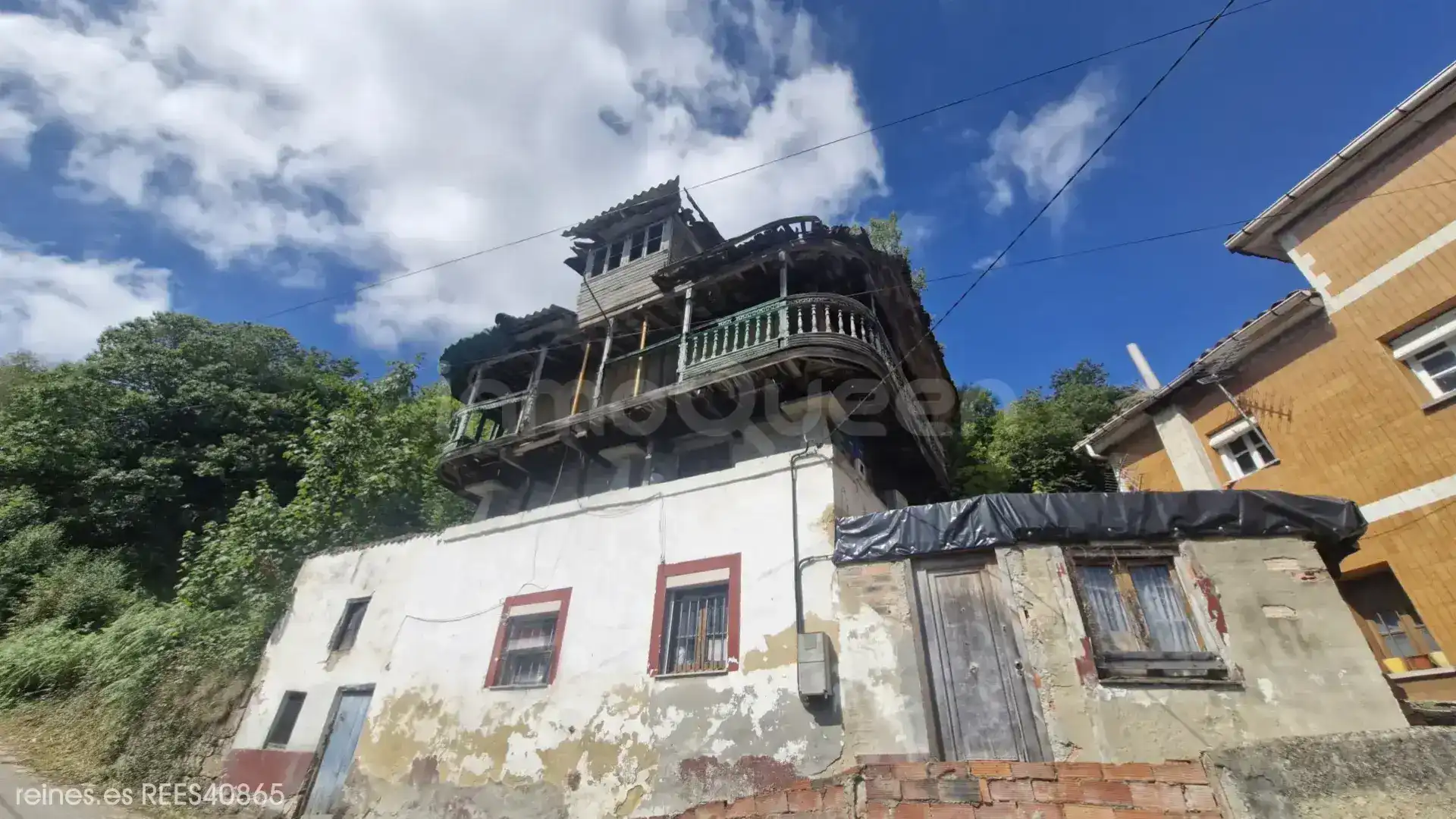 Vista exterior de Casa o chalet en venta en San Martín del Rey Aurelio con Aire acondicionado y Jardín privado