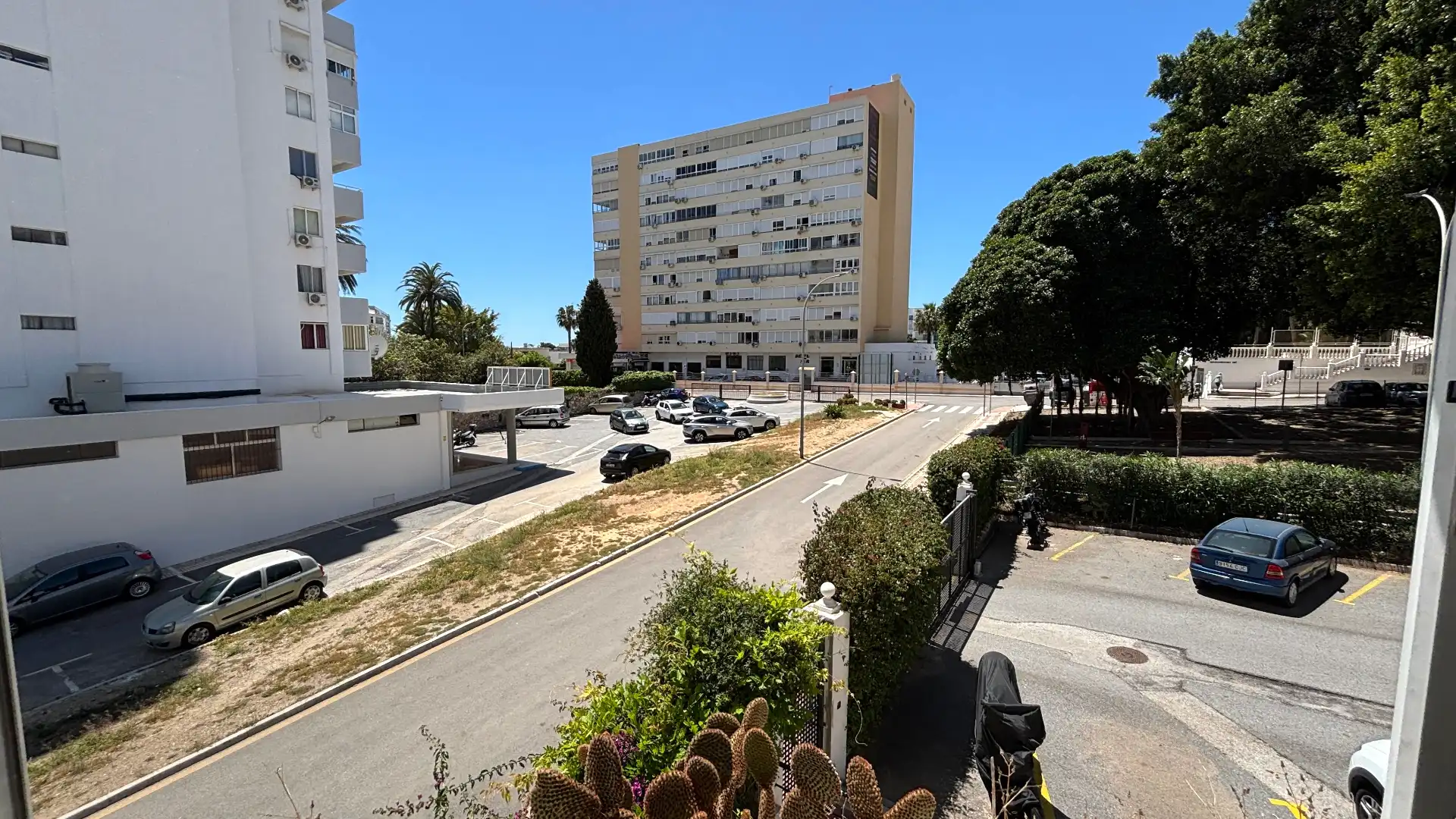 Vista exterior de Piso en venta en Benalmádena con Terraza, Horno y Lavadora