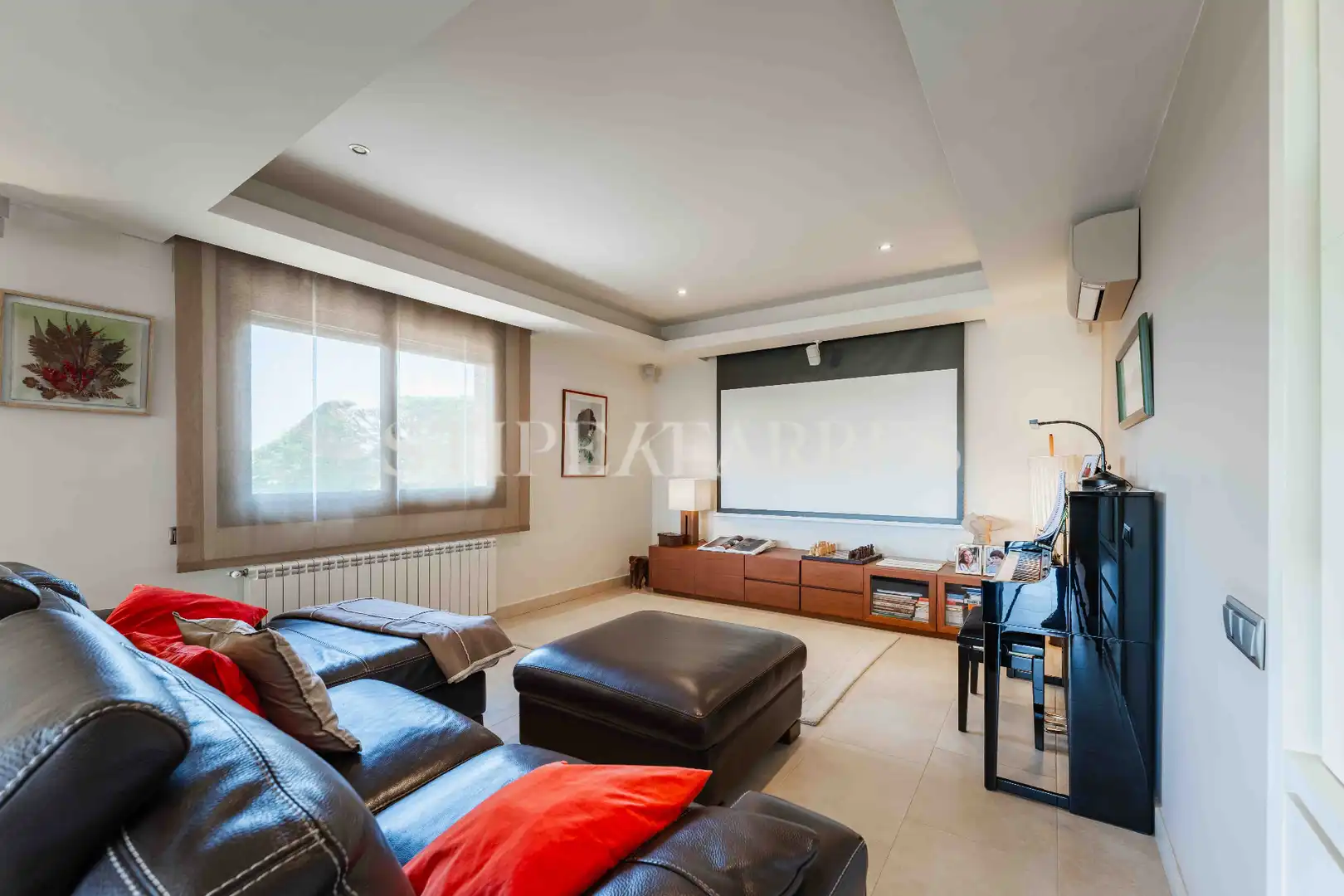 Sala de estar de Casa o chalet en venta en La Garriga con Aire acondicionado, Calefacción y Jardín privado