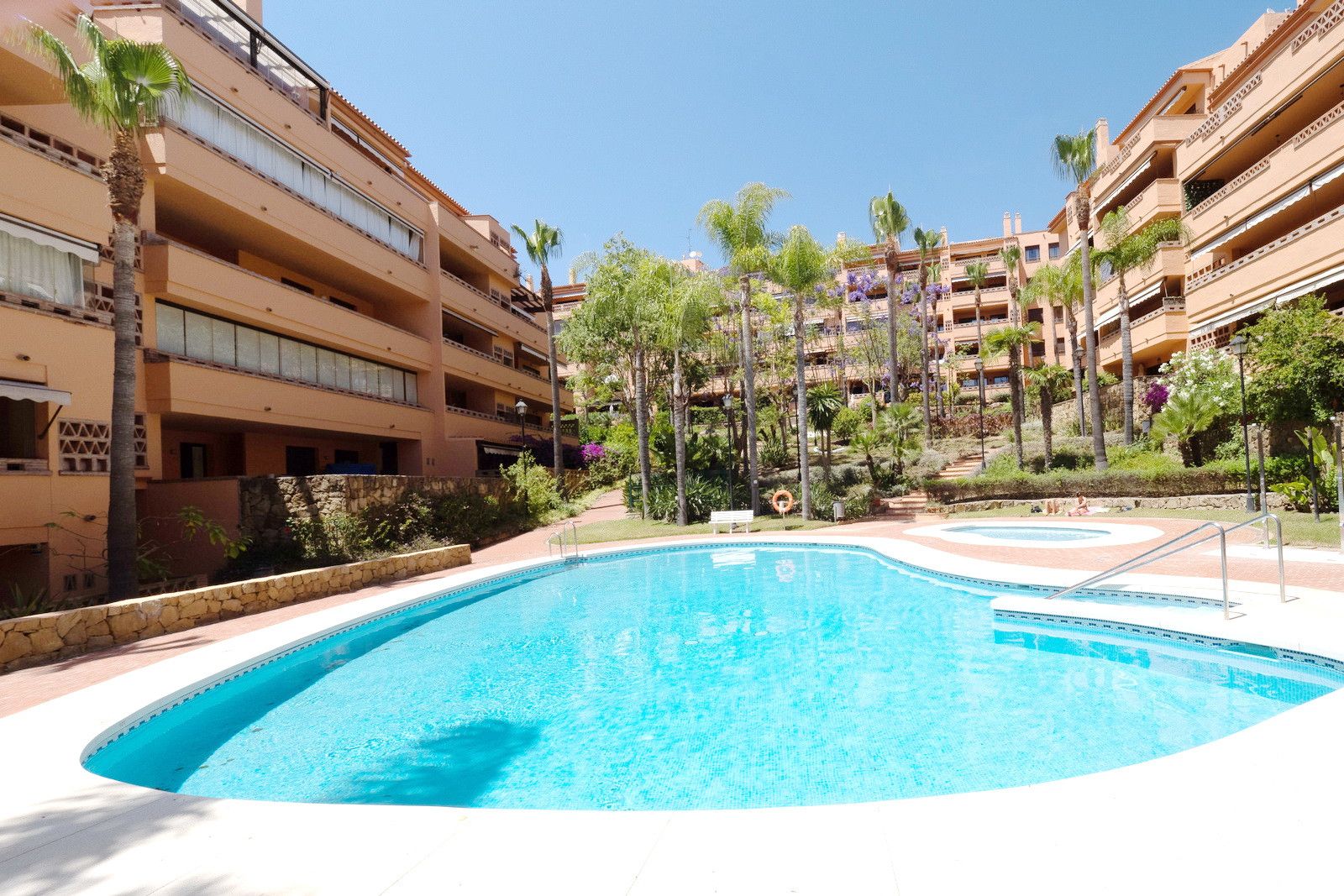Piscina de Planta baixa en venda en Marbella amb Aire condicionat, Terrassa i Piscina