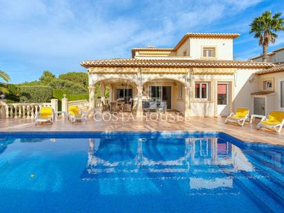 Vista exterior de Casa o xalet en venda en Jávea / Xàbia amb Aire condicionat, Terrassa i Piscina