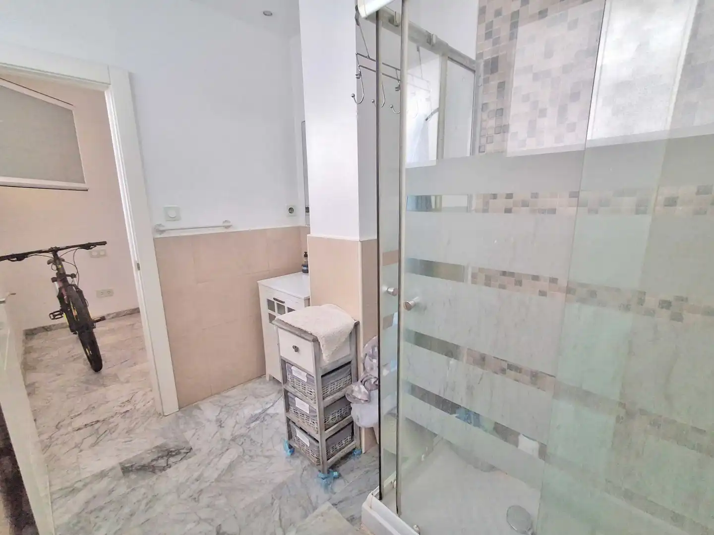 Bathroom of Study for sale in Estepona  with Air Conditioner, Terrace and Swimming Pool