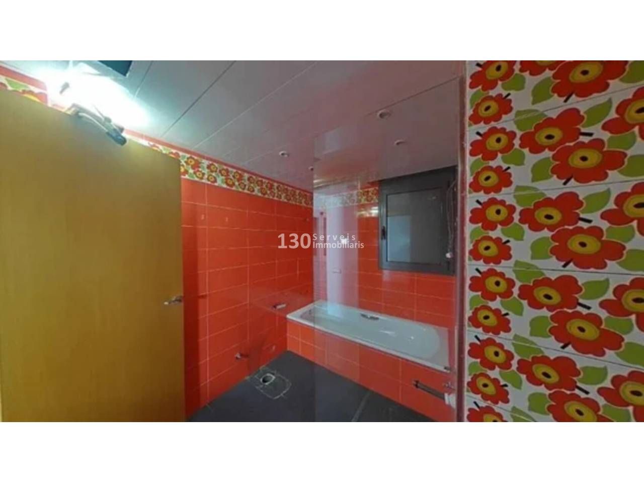 Baño de Casa o chalet en venta en Vilanova i la Geltrú con Jardín privado, Parquet y Terraza