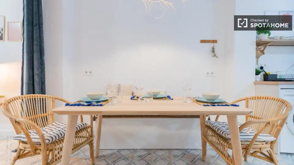 Dining room of Flat for rent in Valencia  with Air Conditioner, Heating and Furnished