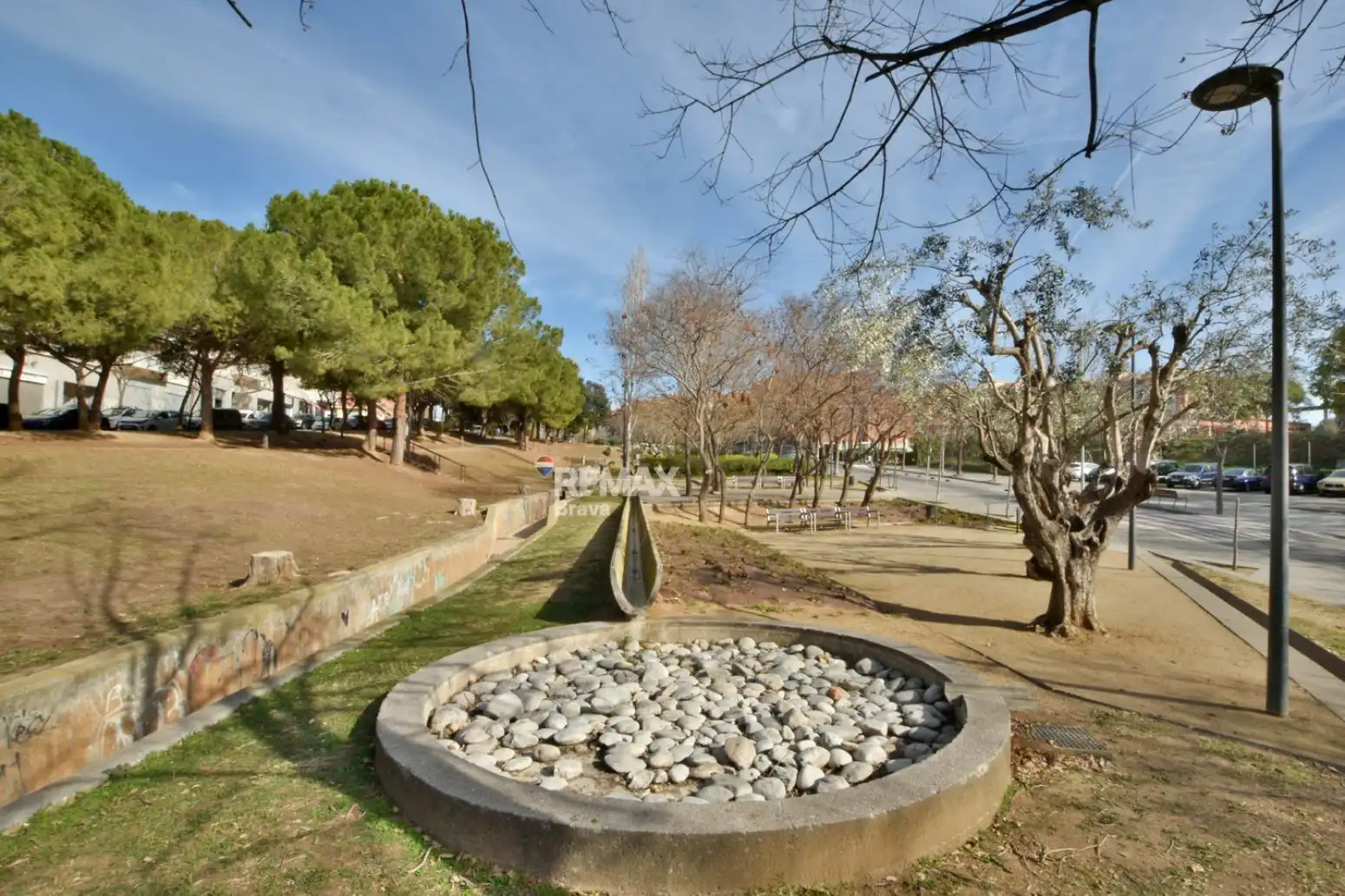 Vista exterior de Local en venda en Sant Feliu de Llobregat