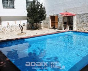 Piscina de Edifici en venda en Lucena