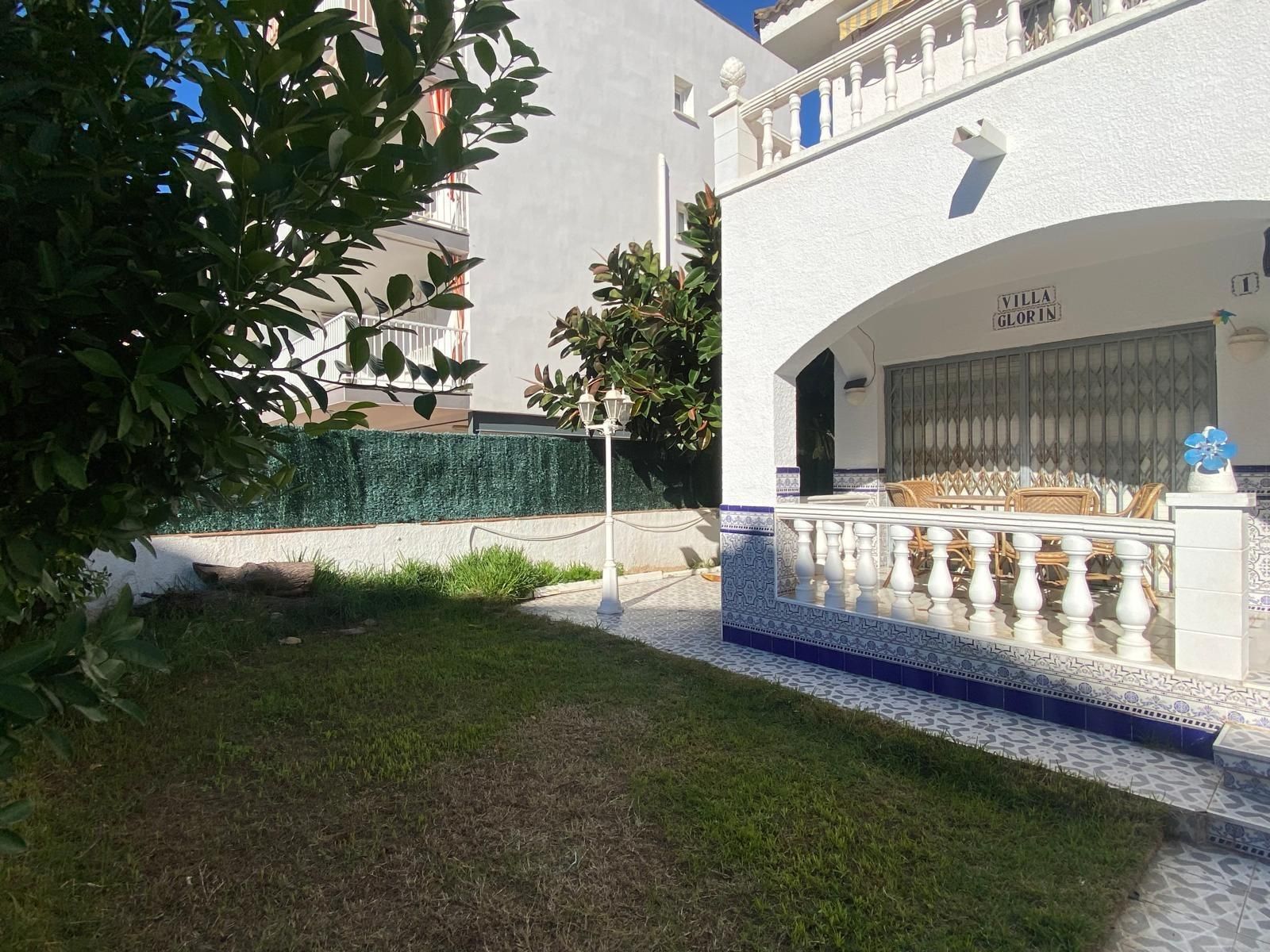 Jardí de Casa adosada en venda en Cunit amb Aire condicionat, Terrassa i Traster