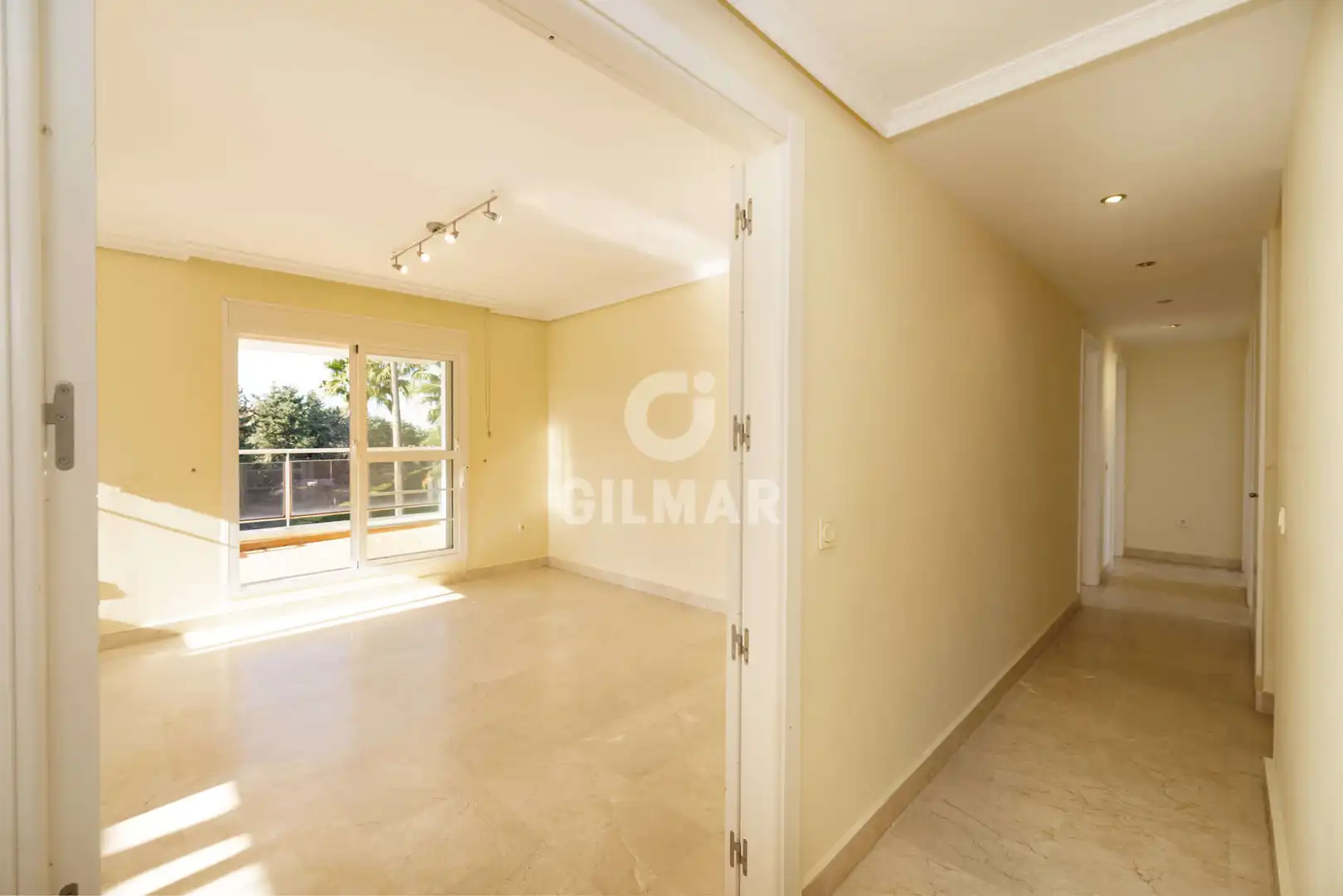 Habitación de Dúplex en venta en Estepona con Calefacción, Jardín privado y Piscina