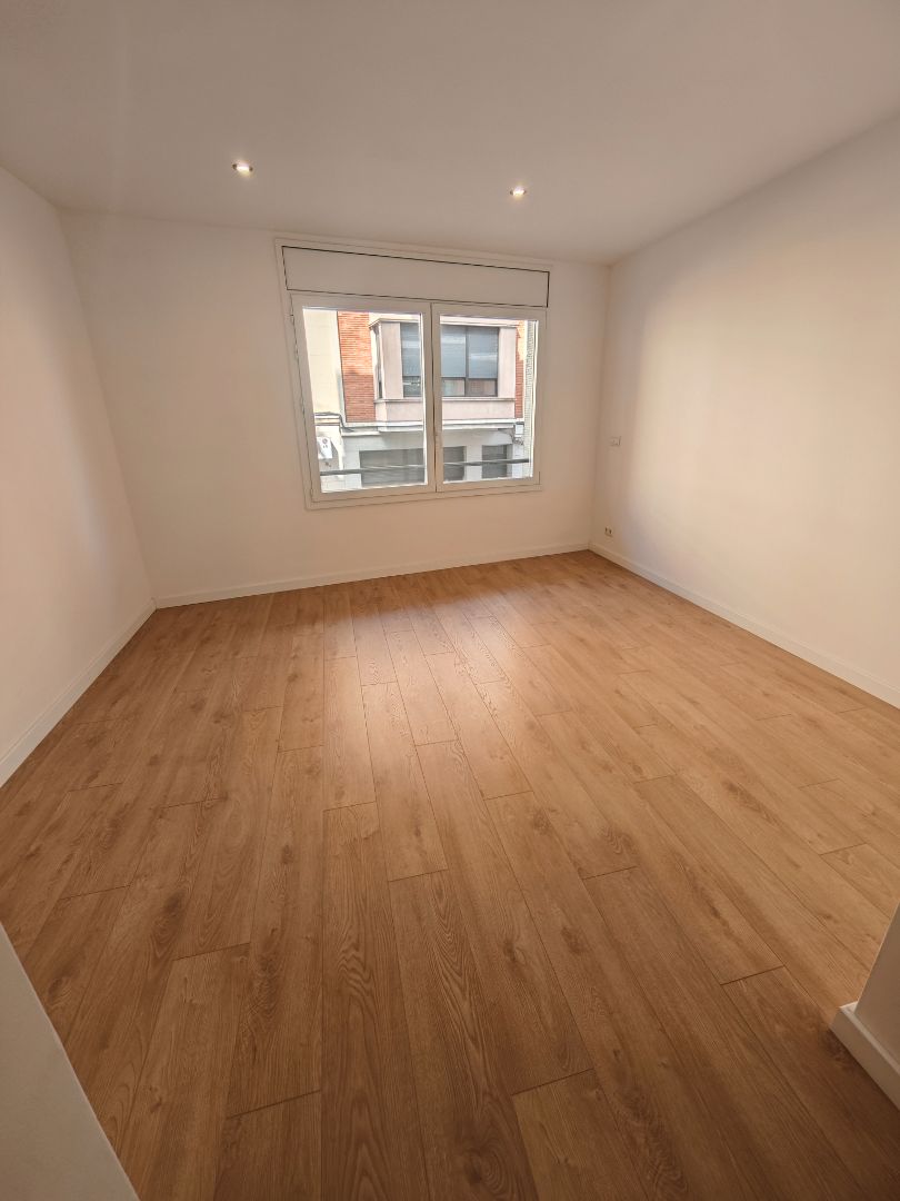 Bedroom of Flat to rent in Manresa  with Oven