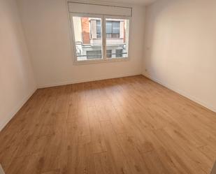 Bedroom of Flat to rent in Manresa  with Oven
