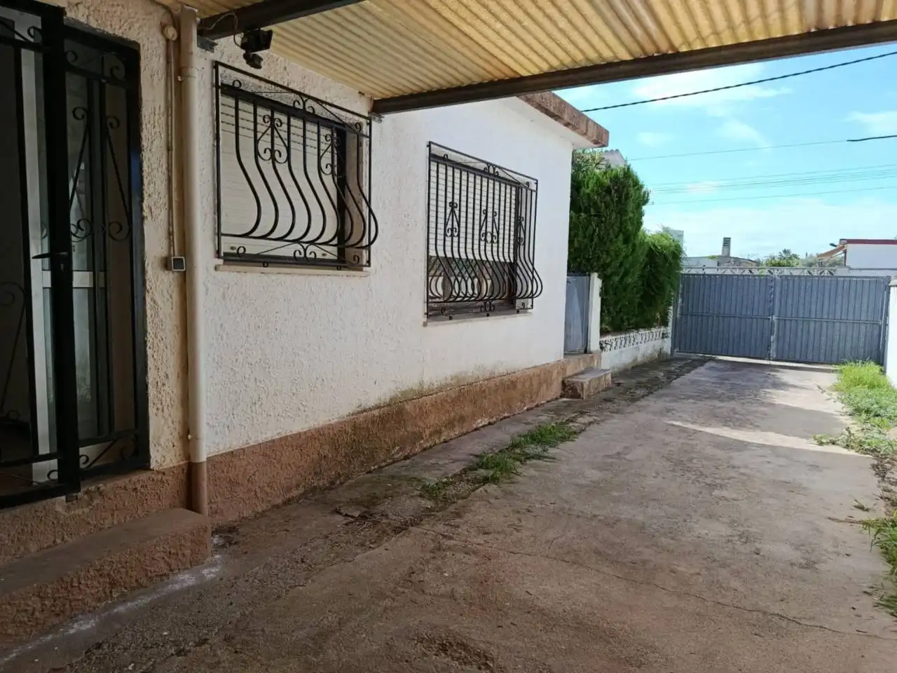 Vista exterior de Casa o xalet en venda en Vinaròs amb Jardí privat i Terrassa