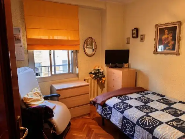 Schlafzimmer von Wohnung zum Verkauf in Zaragoza mit Klimaanlage, Heizung und Parkett