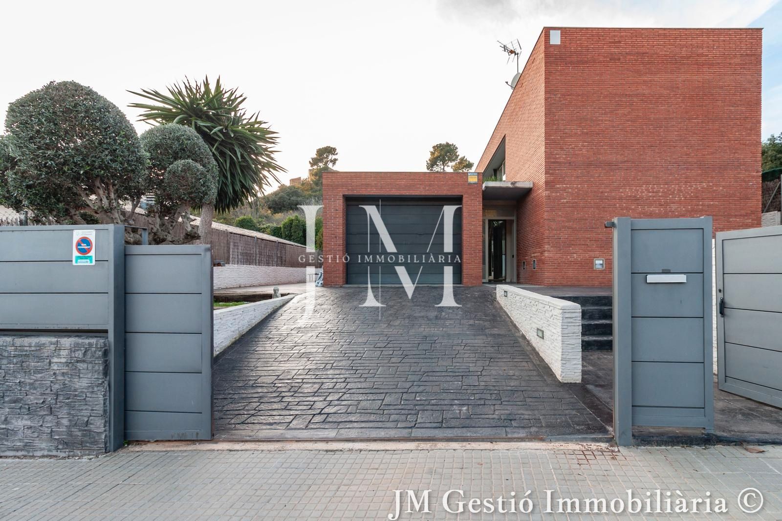 Vista exterior de Casa o xalet en venda en Ullastrell amb Aire condicionat, Calefacció i Jardí privat