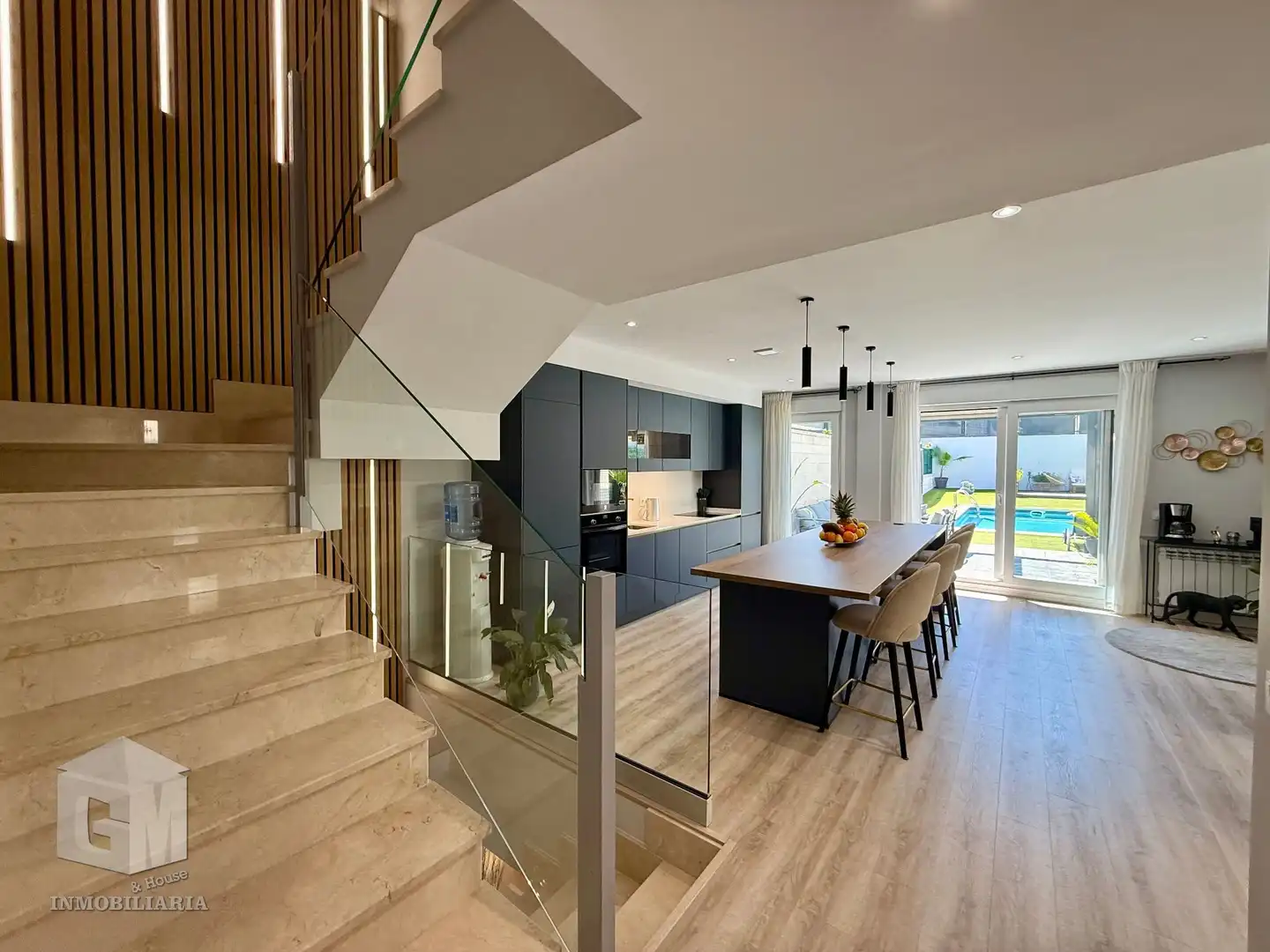 Esszimmer von Einfamilien-Reihenhaus zum Verkauf in Arroyomolinos (Madrid) mit Klimaanlage, Heizung und Privatgarten