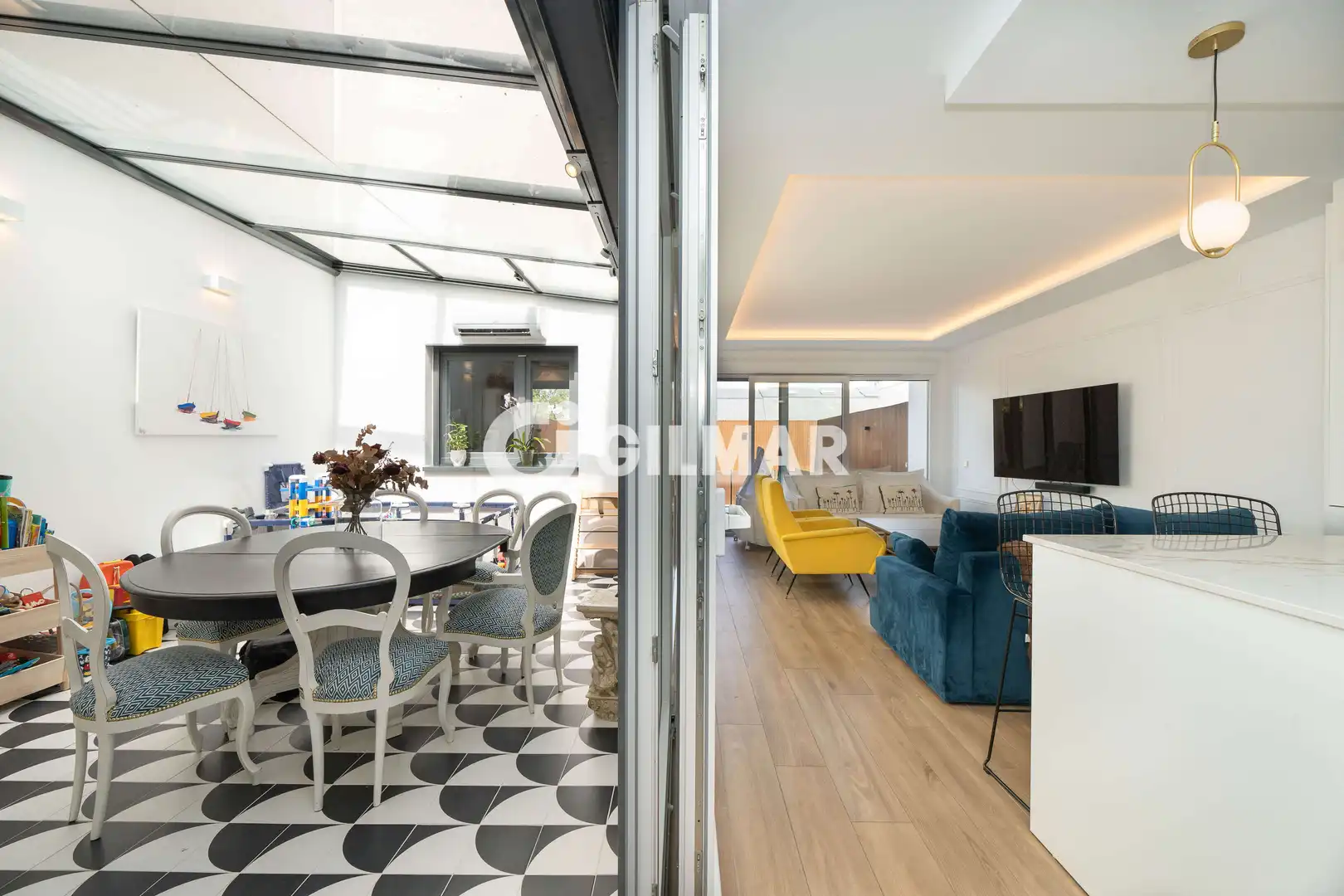 Sala de estar de Casa adosada en venta en Madrid con Calefacción, Jardín privado y Piscina