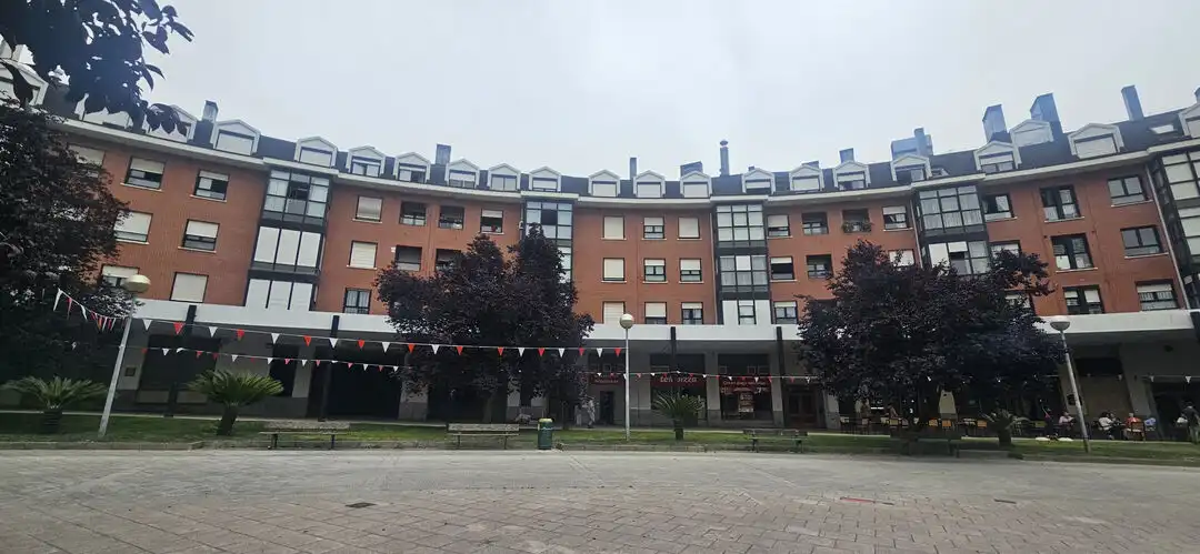 Außenansicht von Wohnung zum Verkauf in Bilbao  mit Heizung, Abstellraum und Alarm