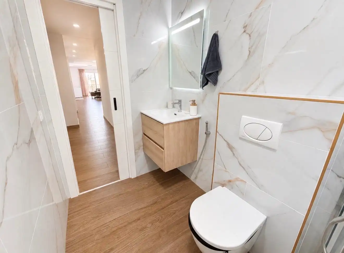 Badezimmer von Wohnung zum Verkauf in  Palma de Mallorca mit Parkett und Balkon