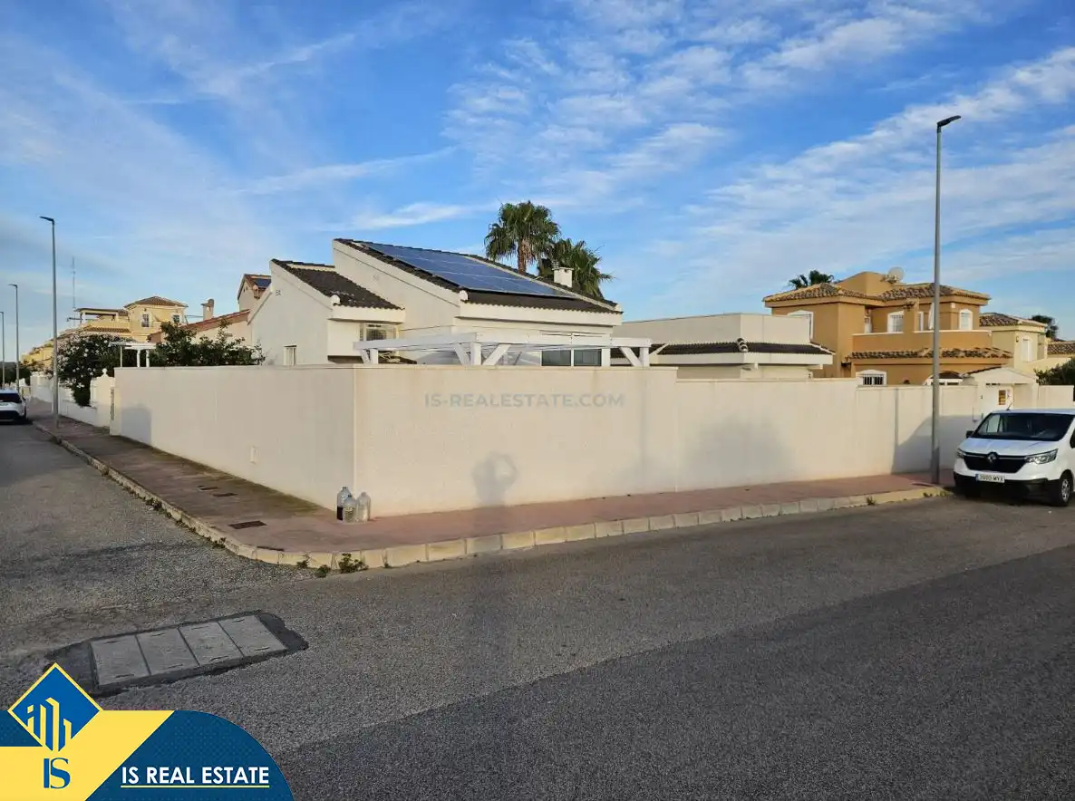 Vista exterior de Casa o xalet en venda en Rojales amb Aire condicionat, Calefacció i Jardí privat