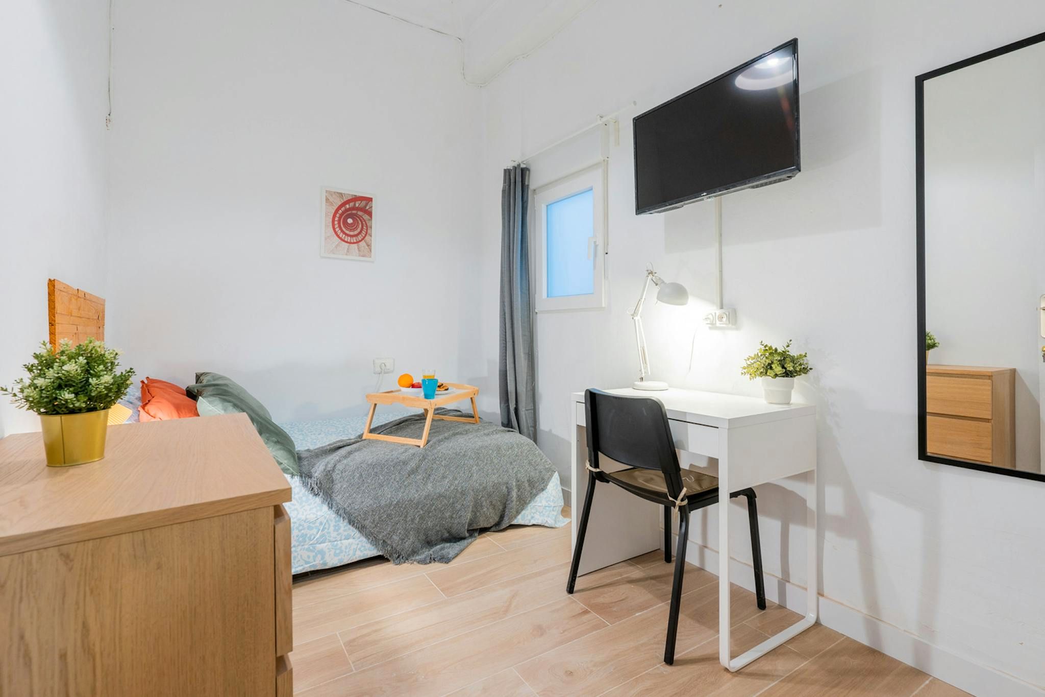 Bedroom of Flat to share in  Valencia Capital  with Furnished, Washing machine and TV