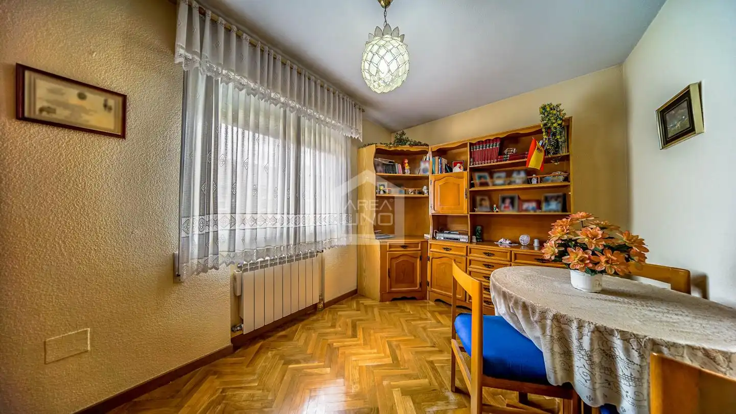 Menjador de Casa adosada en venda en Alcorcón amb Aire condicionat, Calefacció i Parquet