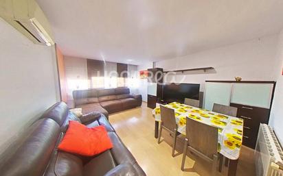 Living room of Flat for sale in Sant Boi de Llobregat  with Air Conditioner, Heating and Parquet flooring