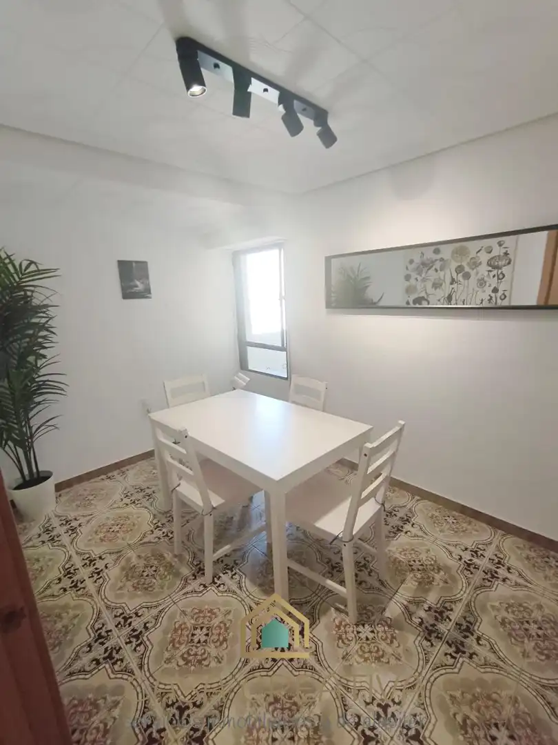 Comedor de Piso en venta en Valencia con Amueblado y Balcón
