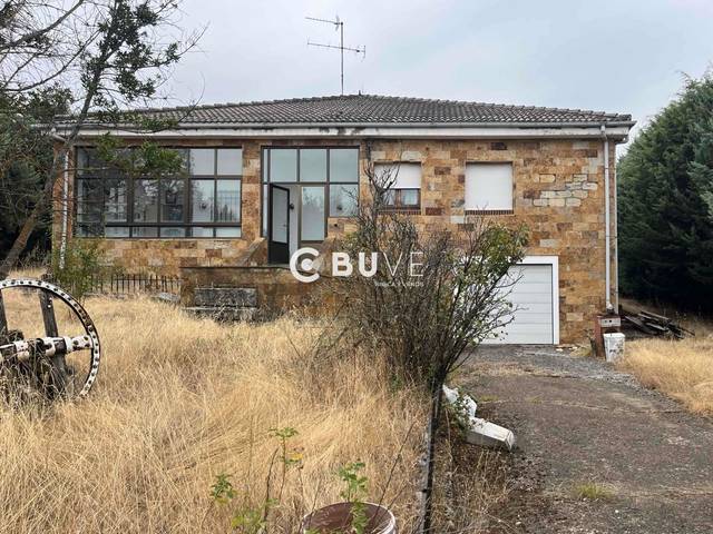 Casa-chalet en Venta en Don Pelayo en Garrafe de Torío