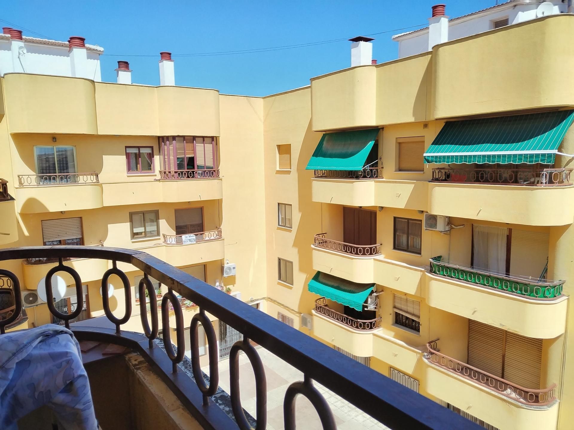 Terrassa de Pis en venda en Las Pedroñeras    amb Calefacció i Balcó