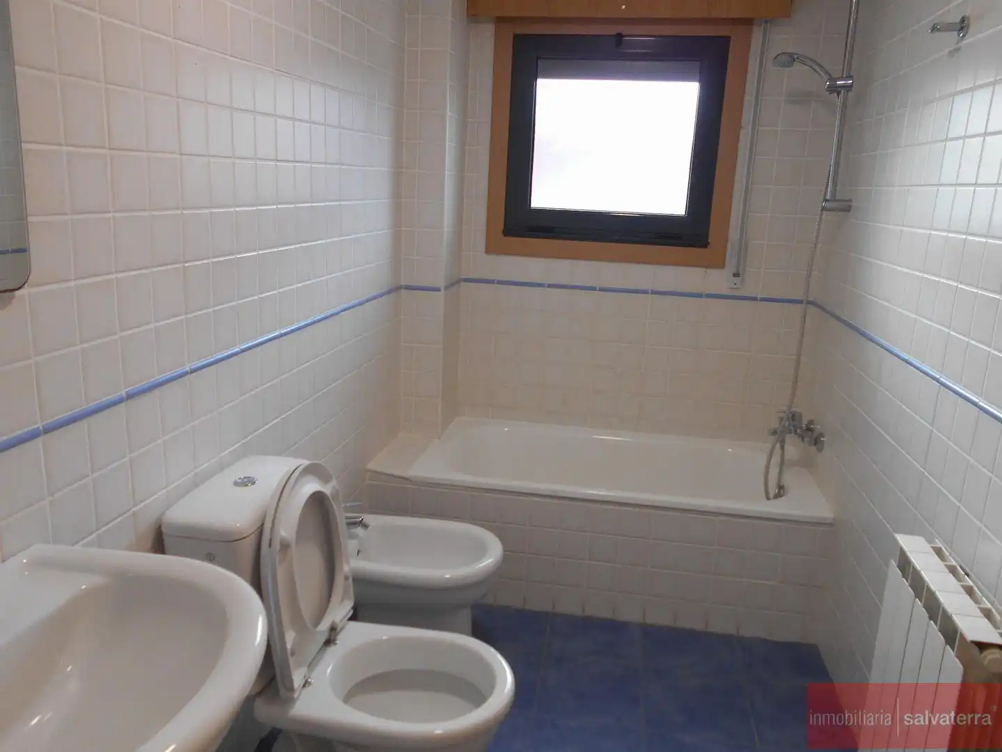 Baño de Ático en venta en Salvaterra de Miño con Calefacción, Terraza y Trastero